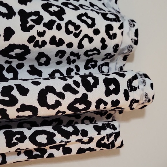 Cold Shoulder Leopard Print Top - Picture 3 of 8